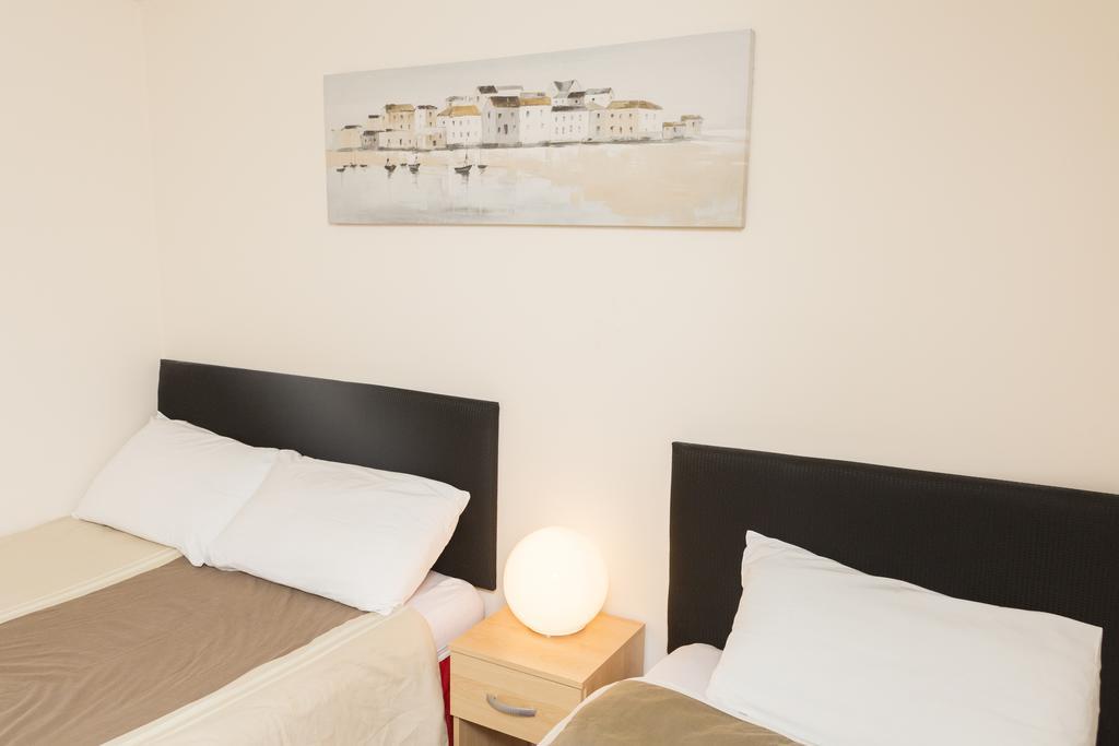 Southend Guest House - Close To Beach, Train Station & Southend Airport Bilik gambar